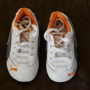 Puma shoes baby size 5 . Never worn